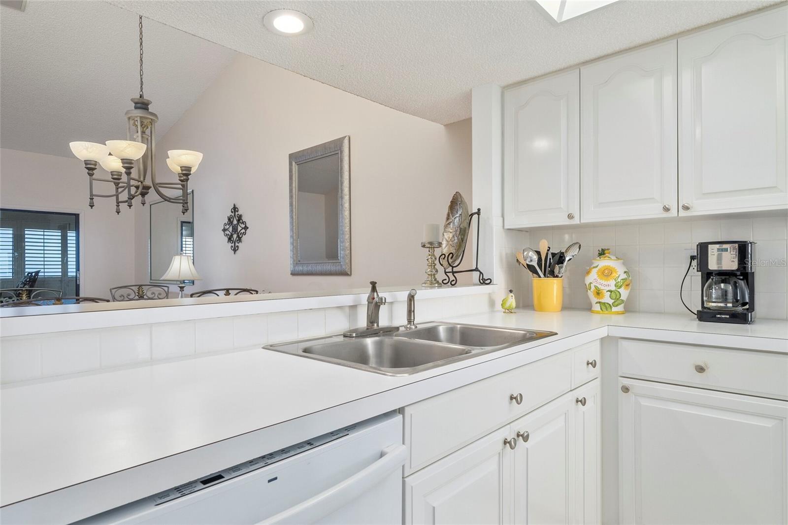 Image 14 of 59 For 4550 Bay Boulevard 1256