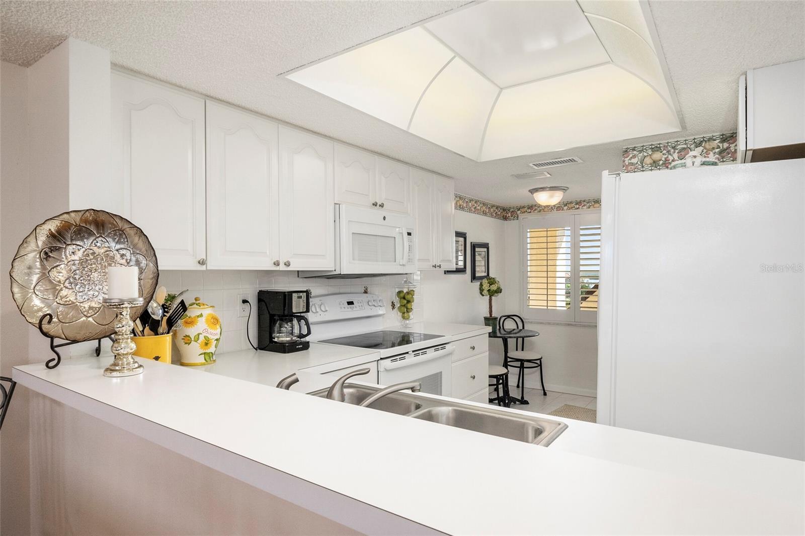 Image 15 of 59 For 4550 Bay Boulevard 1256