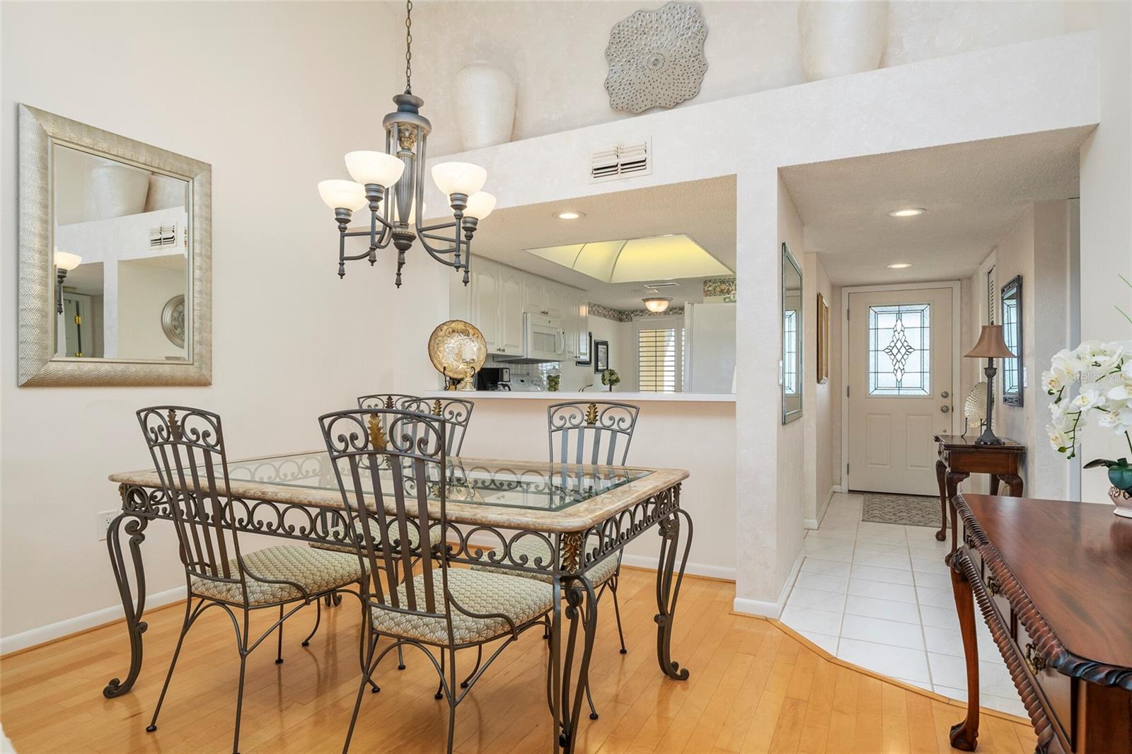 Image 16 of 59 For 4550 Bay Boulevard 1256