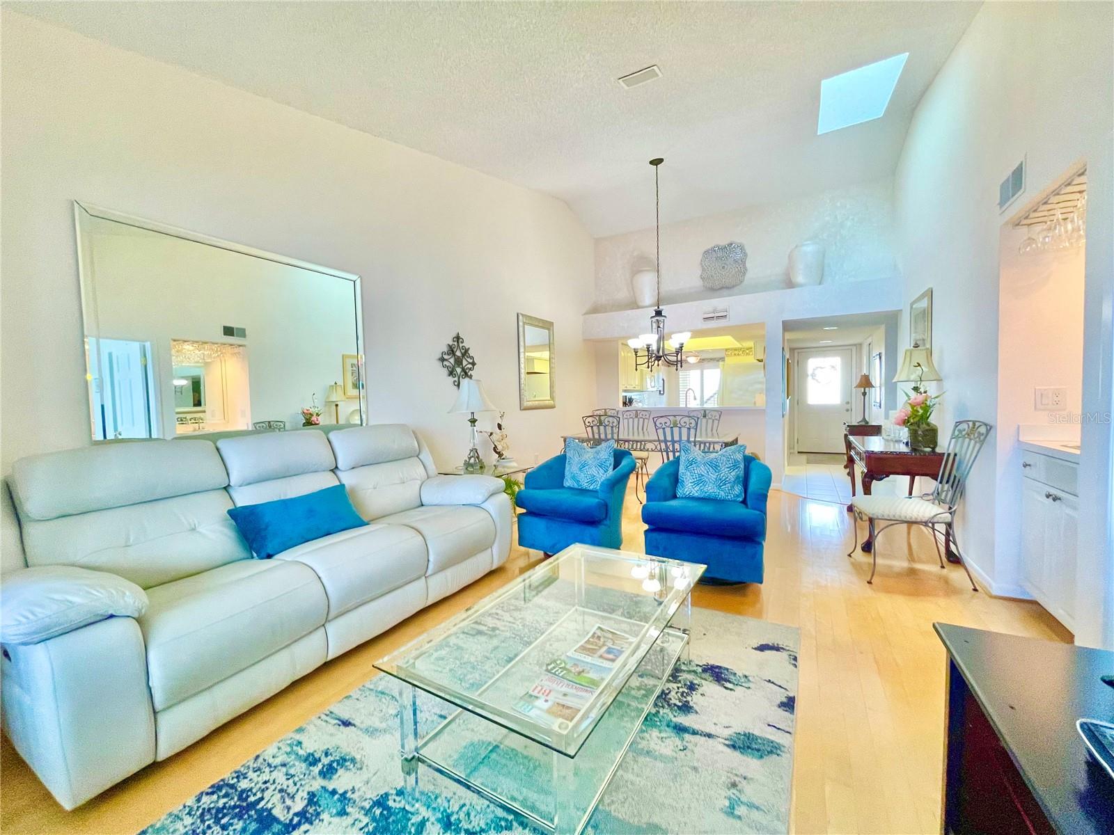 Image 17 of 59 For 4550 Bay Boulevard 1256