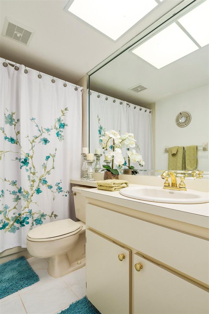 Image 30 of 59 For 4550 Bay Boulevard 1256