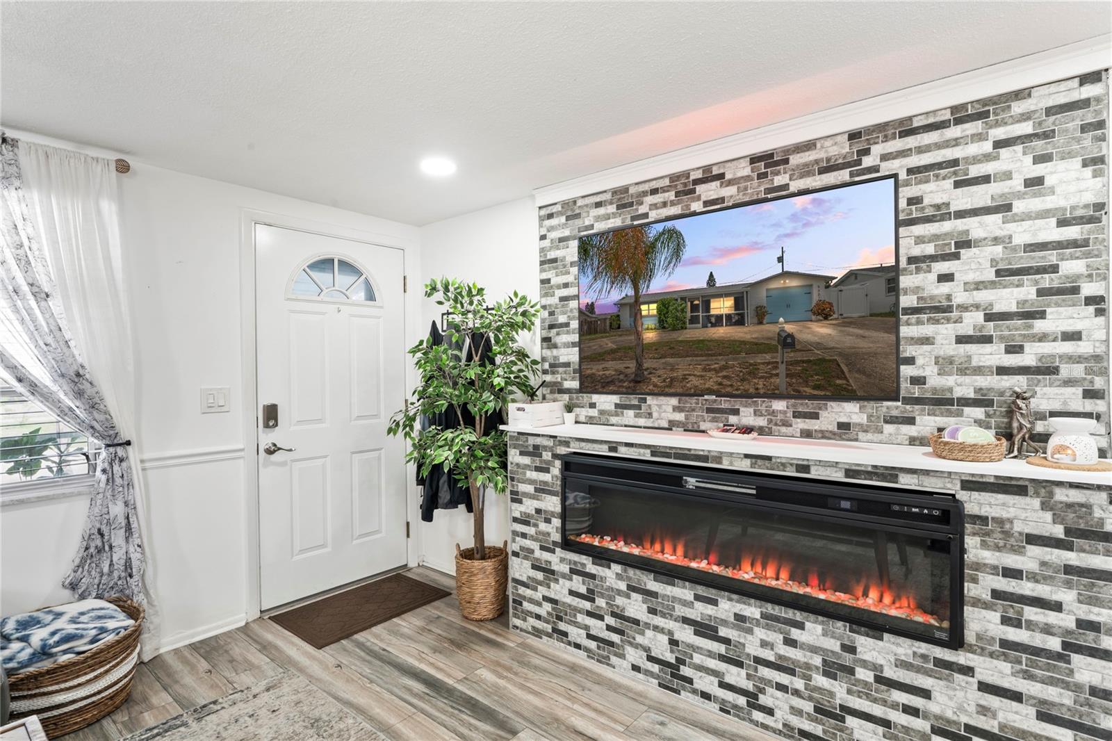 Image 6 of 57 For 5321 Mosaic Drive