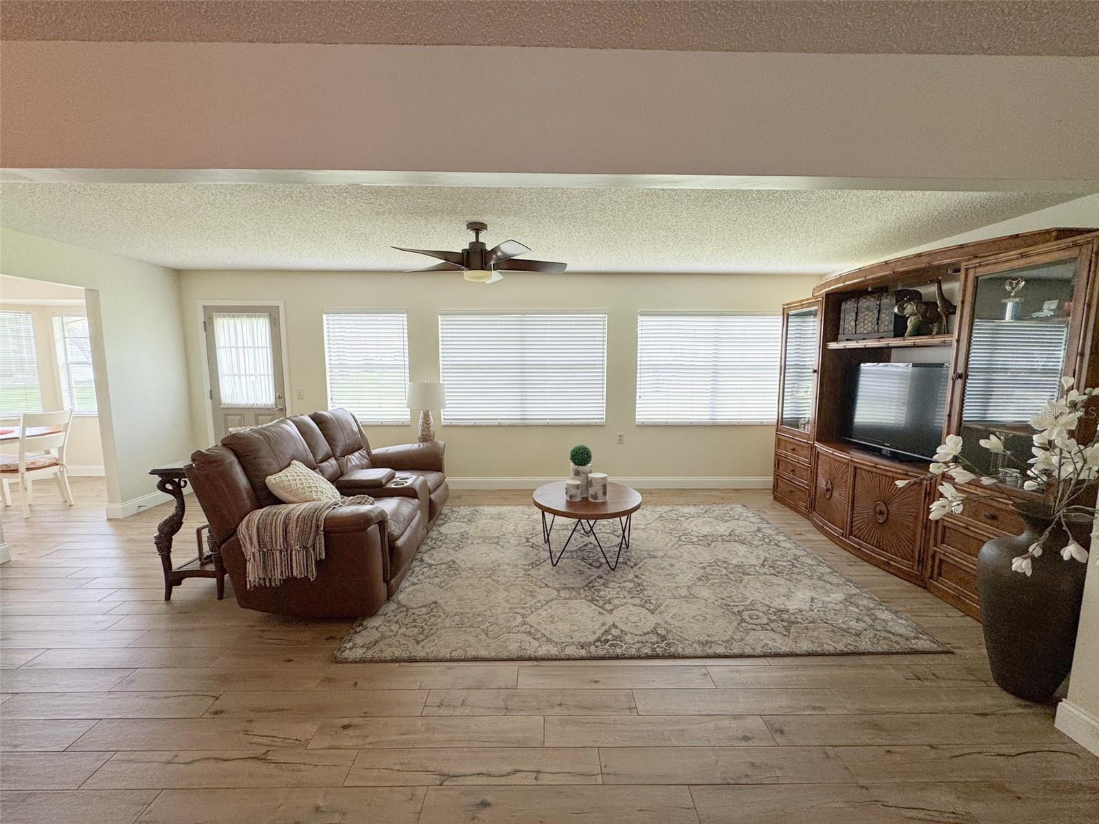 Image 11 of 33 For 4702 Portland Manor Drive