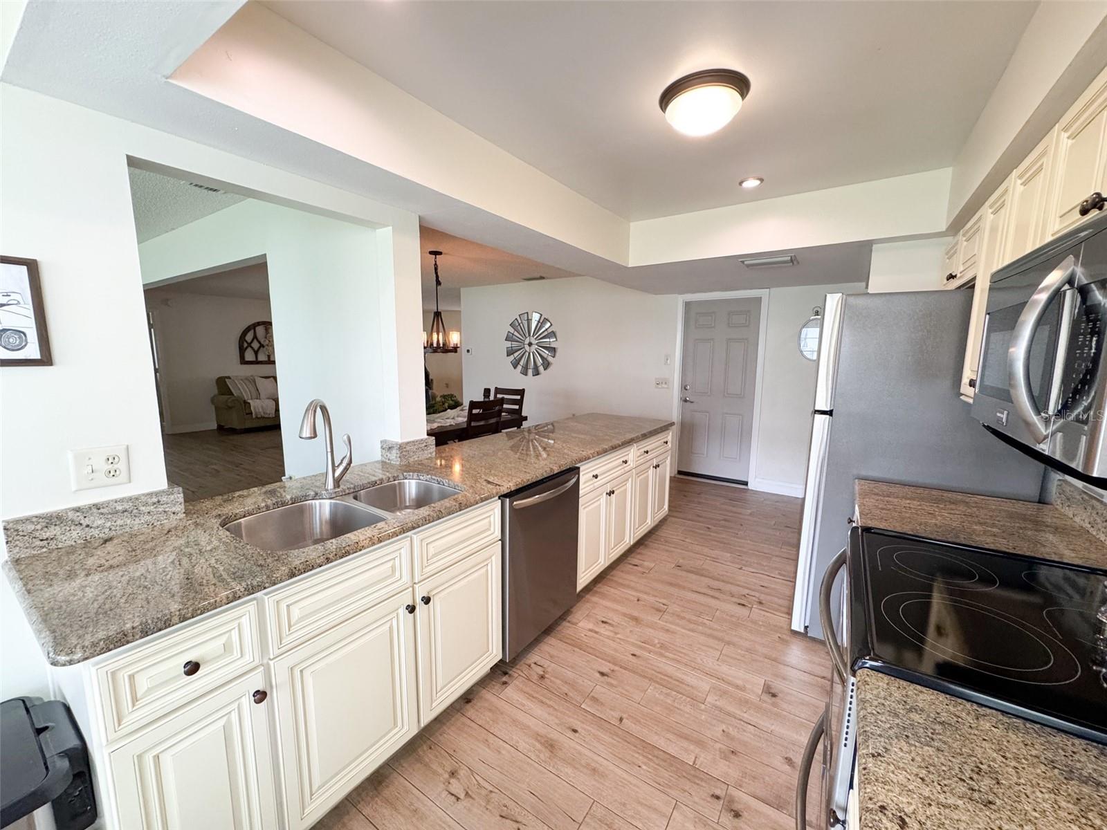 Image 13 of 33 For 4702 Portland Manor Drive