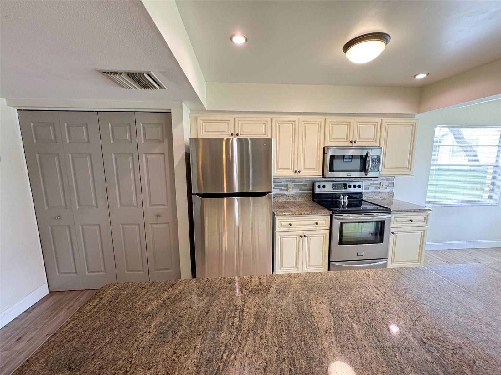 Image 18 of 33 For 4702 Portland Manor Drive