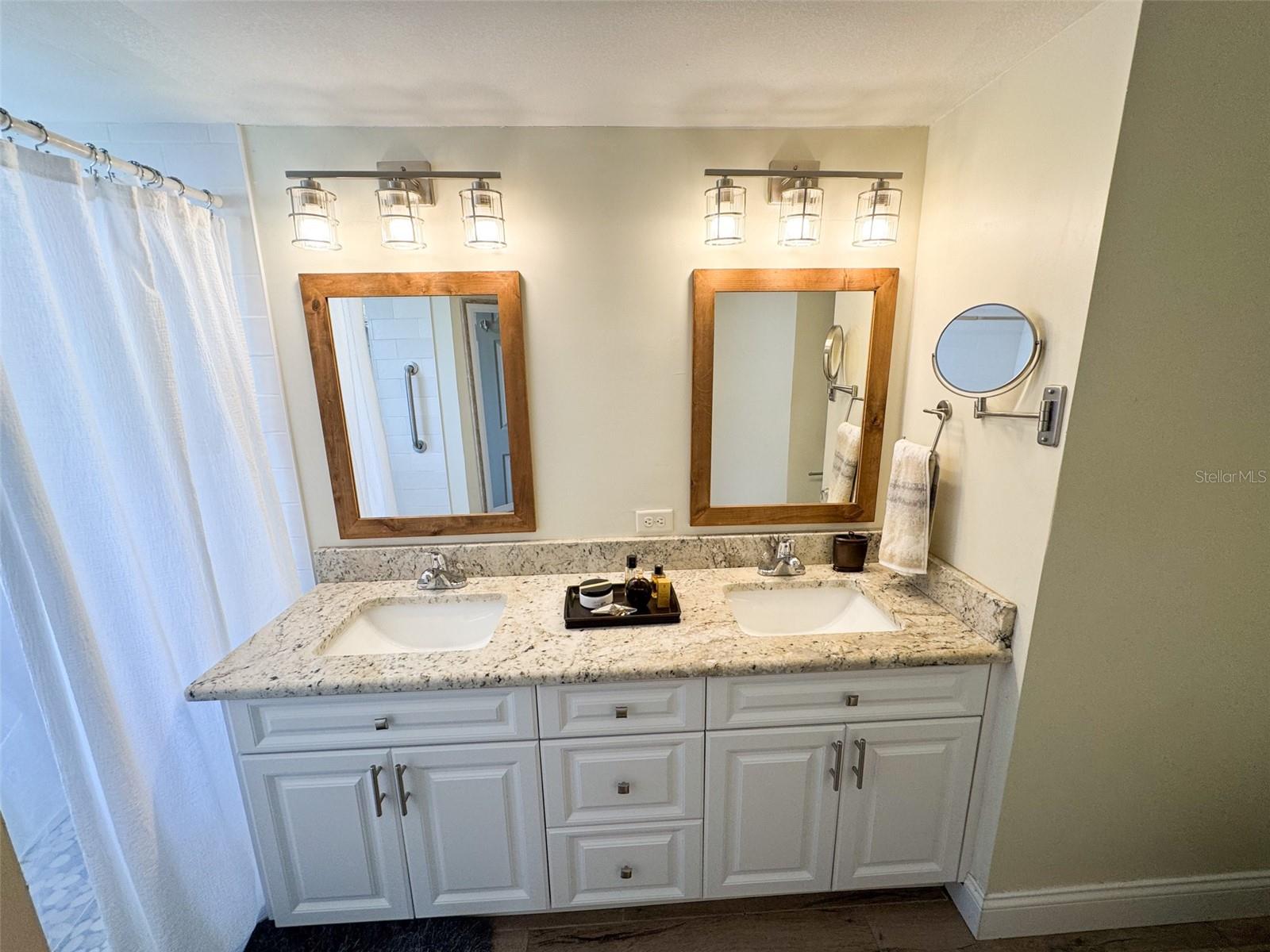 Image 27 of 33 For 4702 Portland Manor Drive