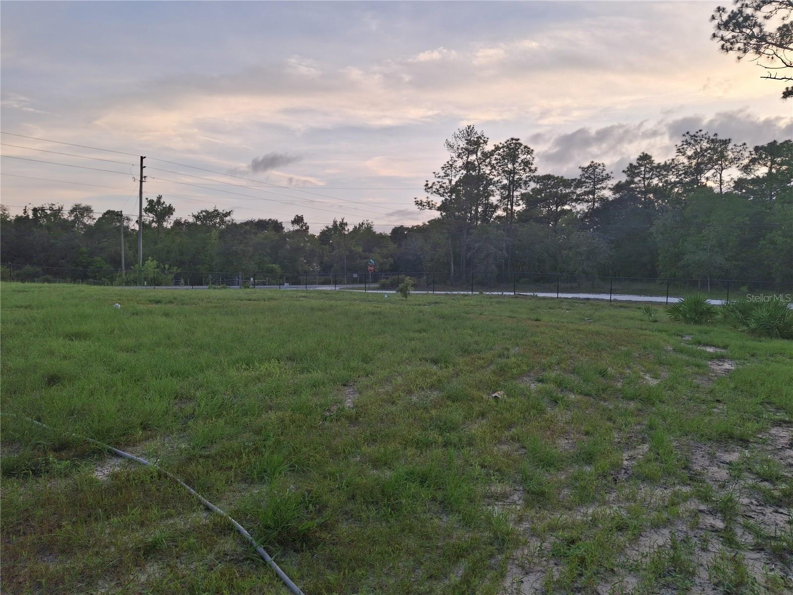 Image 7 of 13 For 11465 Thrasher Avenue