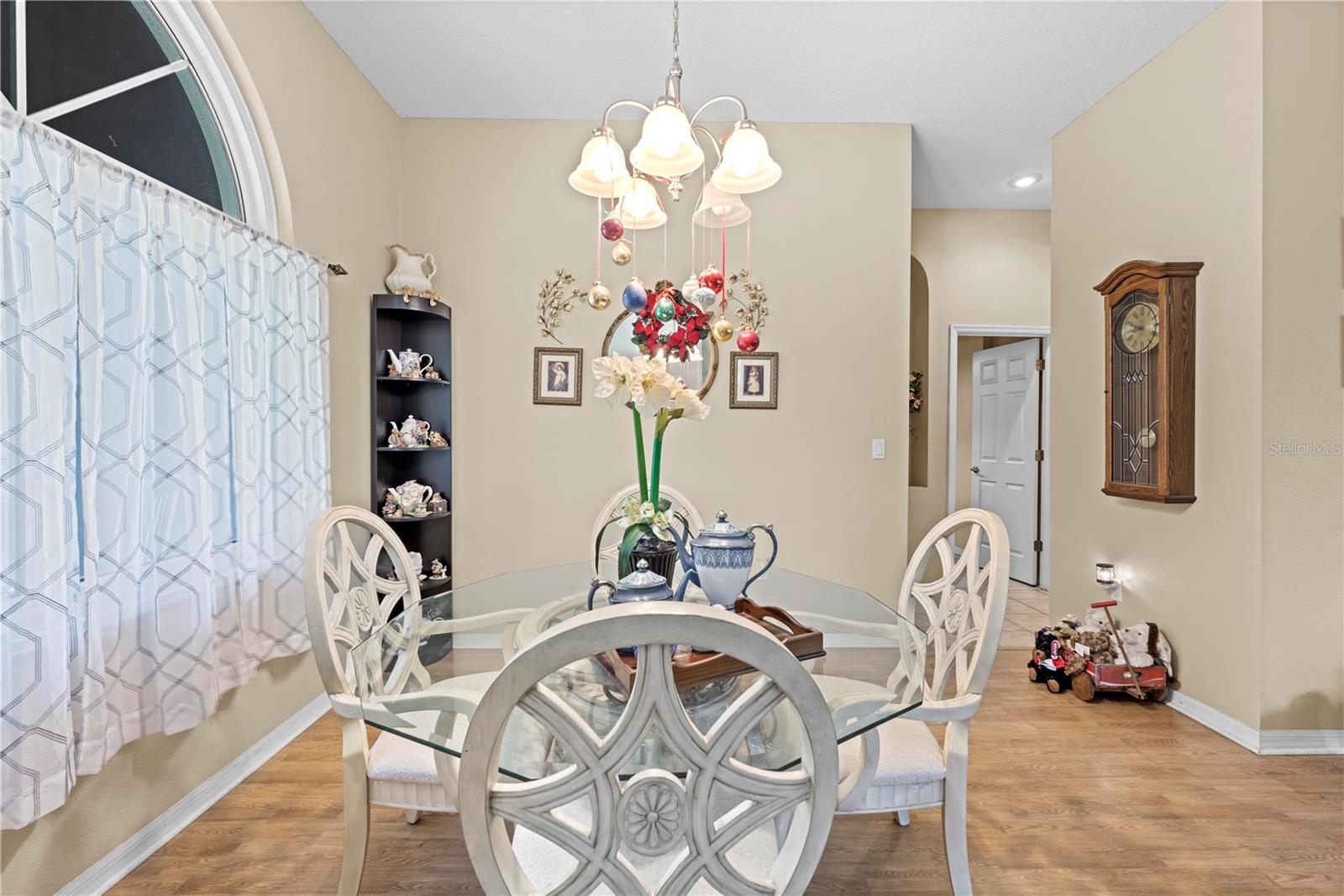 Image 10 of 66 For 22850 Skyview Circle
