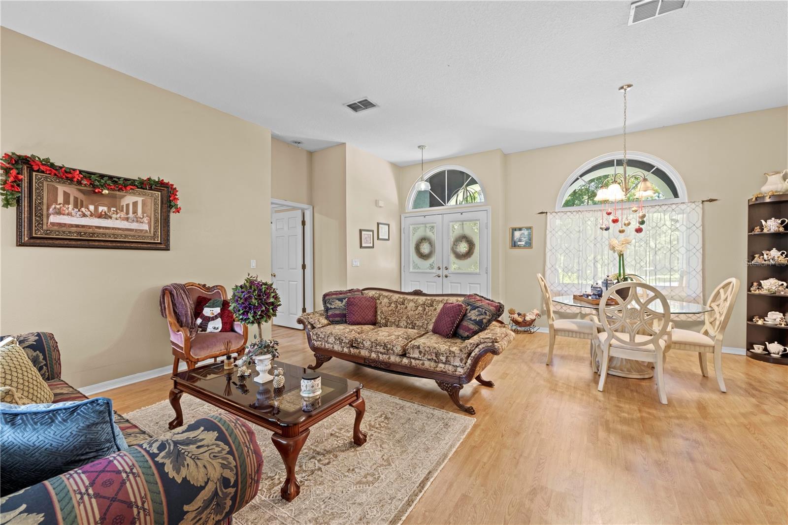 Image 14 of 66 For 22850 Skyview Circle