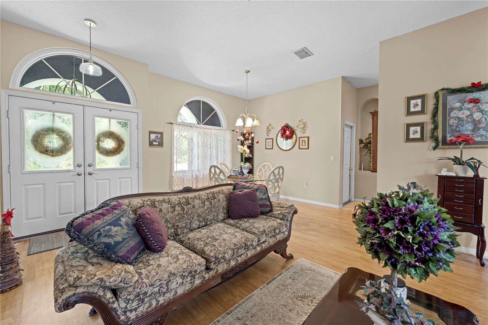 Image 18 of 66 For 22850 Skyview Circle