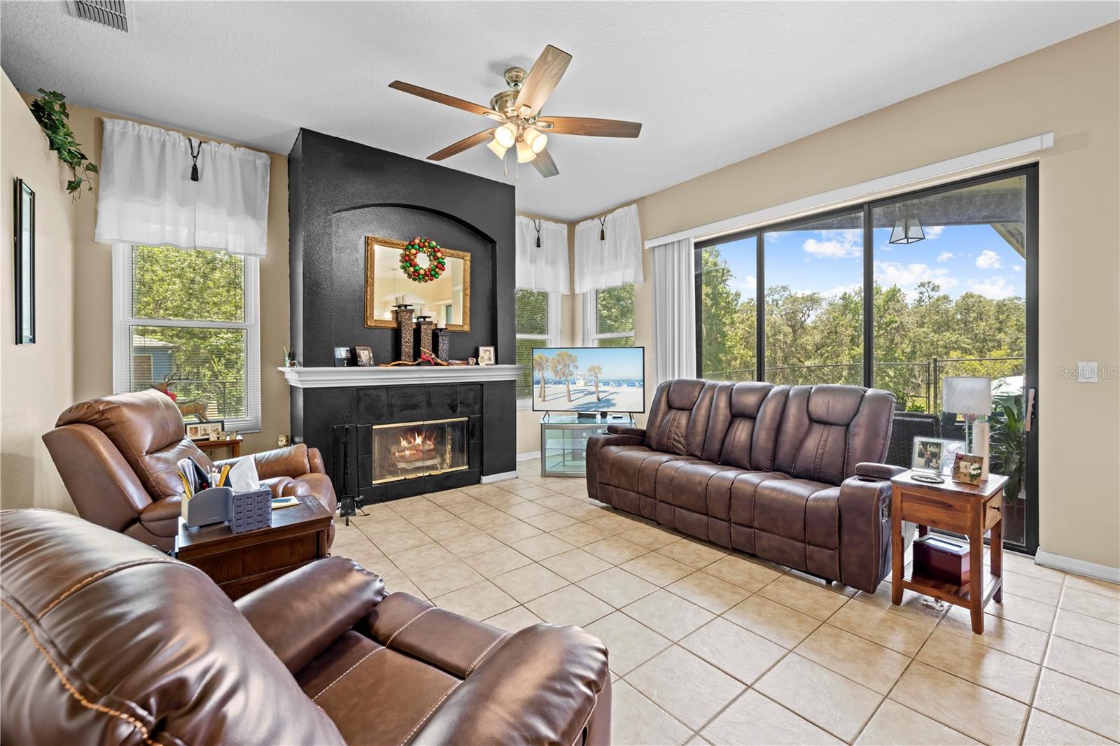 Image 20 of 66 For 22850 Skyview Circle