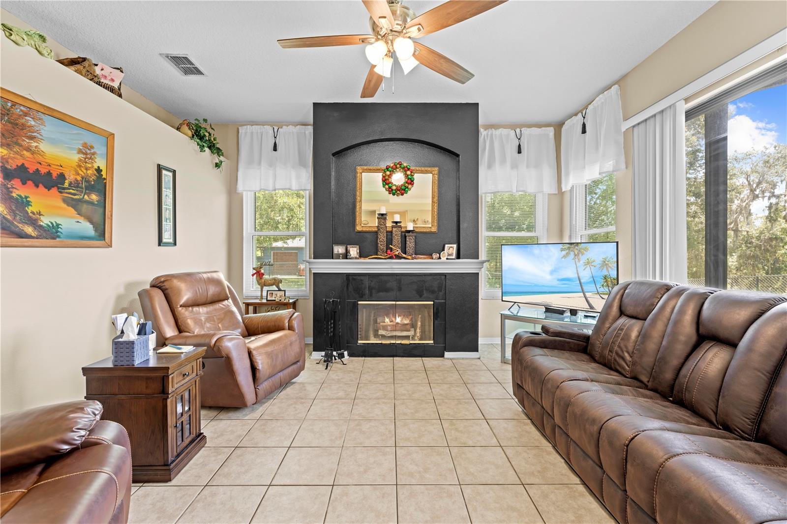 Image 21 of 66 For 22850 Skyview Circle
