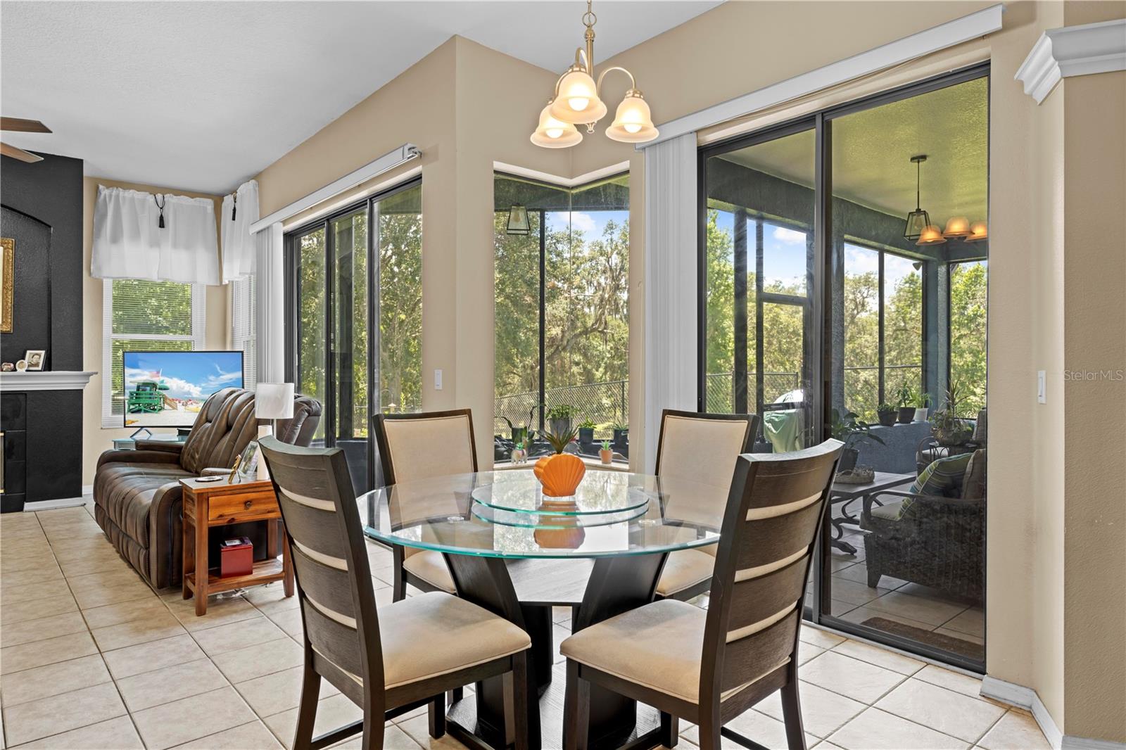 Image 33 of 66 For 22850 Skyview Circle