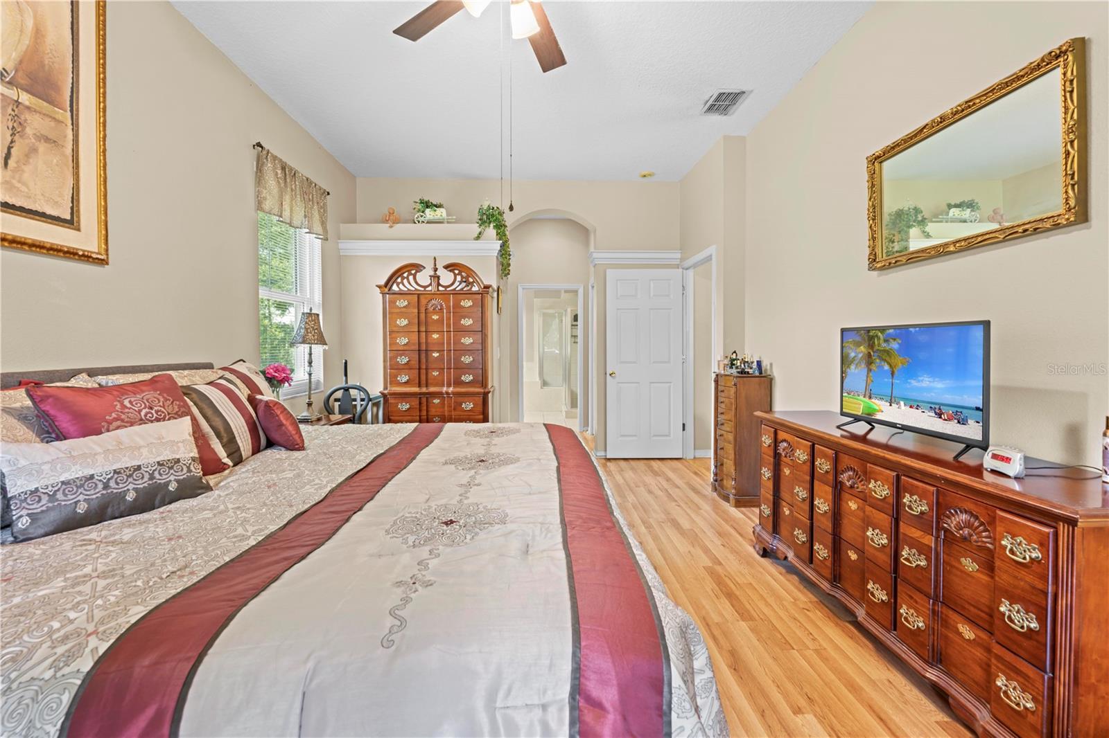 Image 42 of 66 For 22850 Skyview Circle