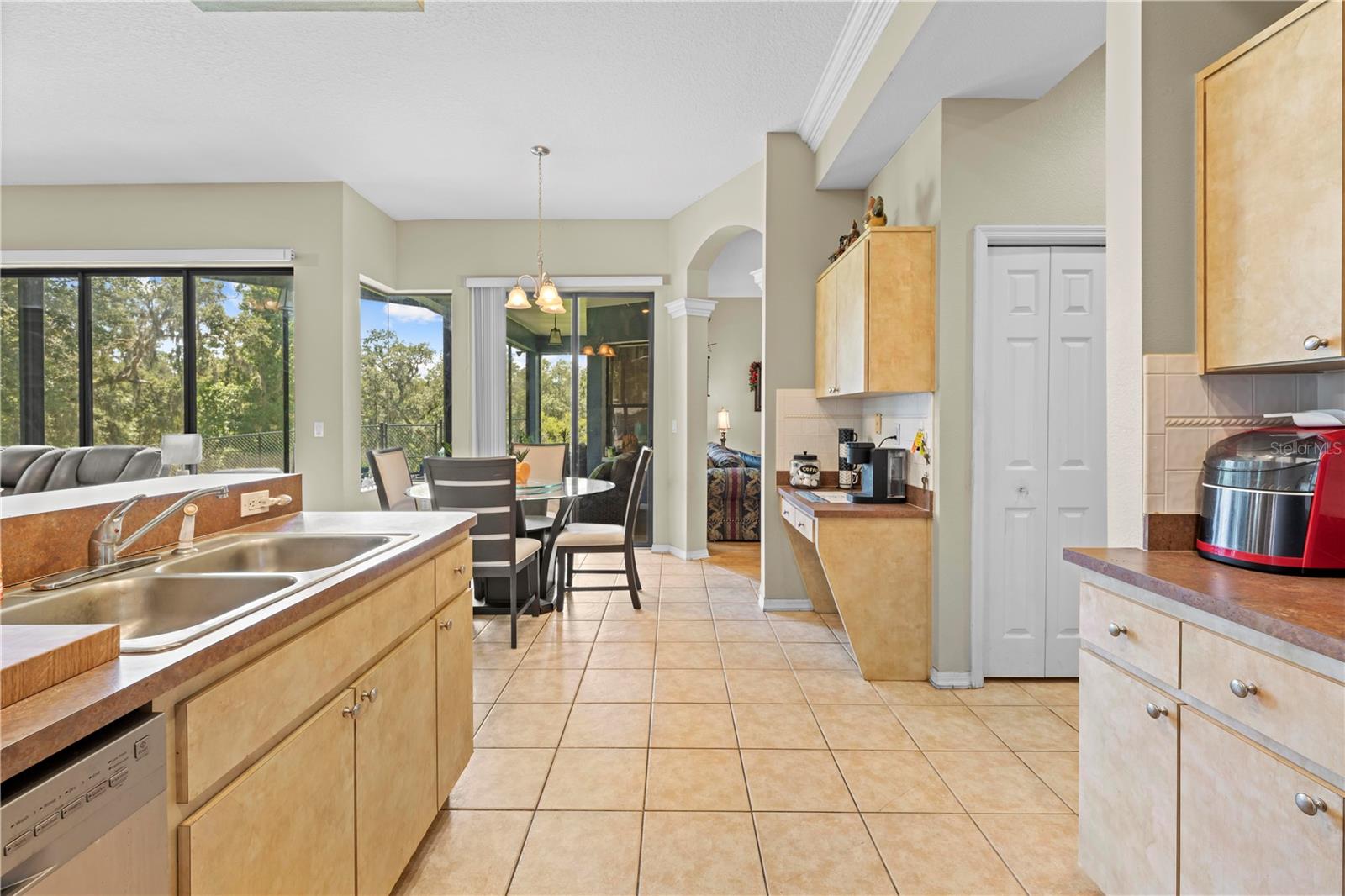 Image 7 of 66 For 22850 Skyview Circle