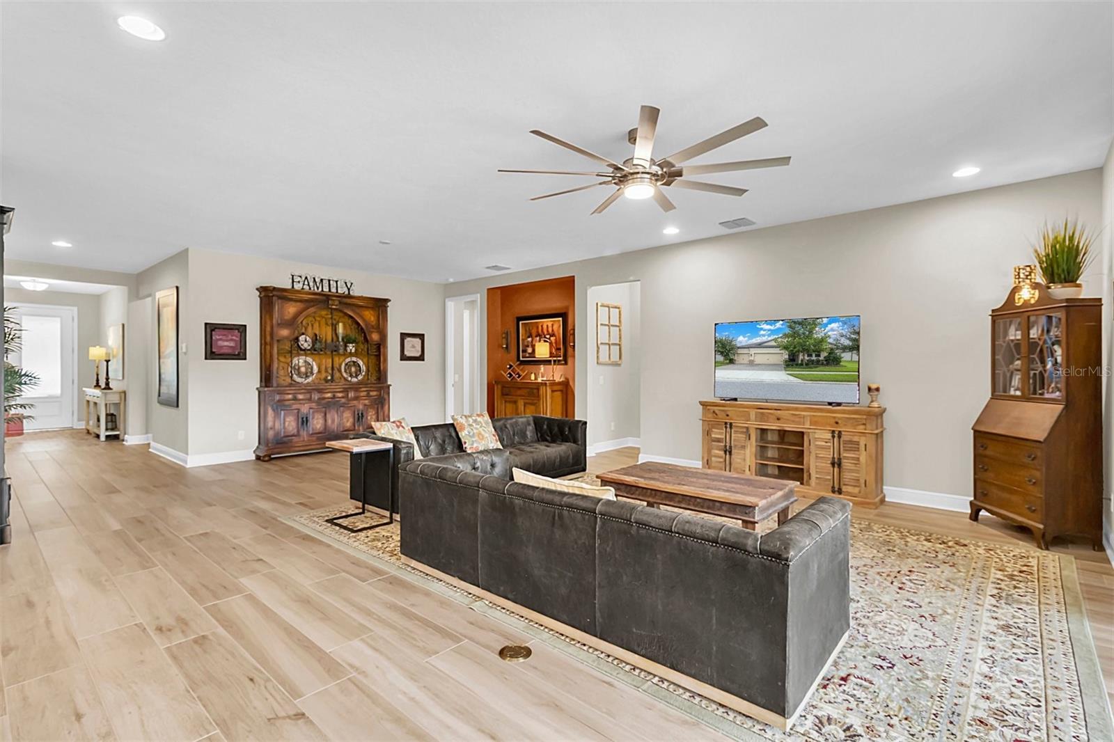 Listing photo id 3 for 11876 Ranchers Gap Drive