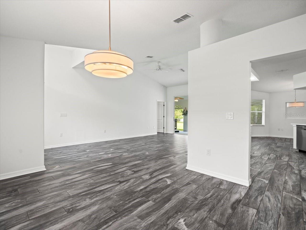 Image 12 of 70 For 15430 Oakcrest Circle