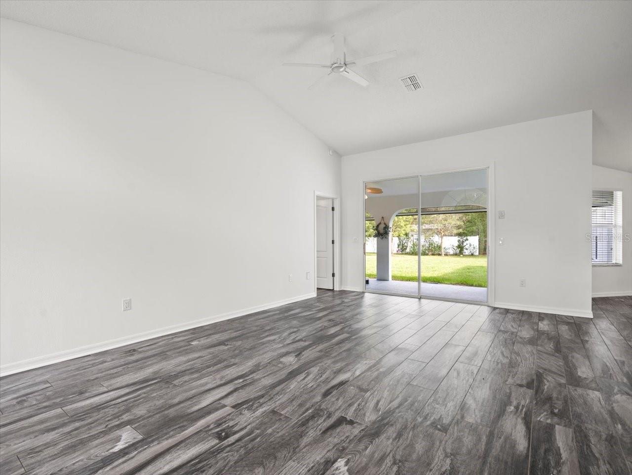 Image 13 of 70 For 15430 Oakcrest Circle