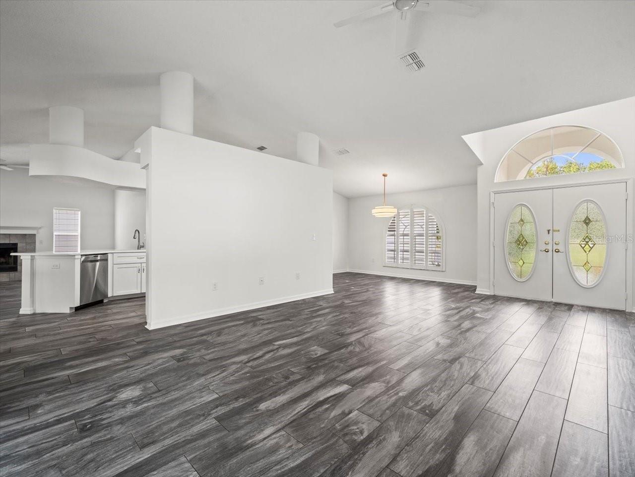 Image 15 of 70 For 15430 Oakcrest Circle