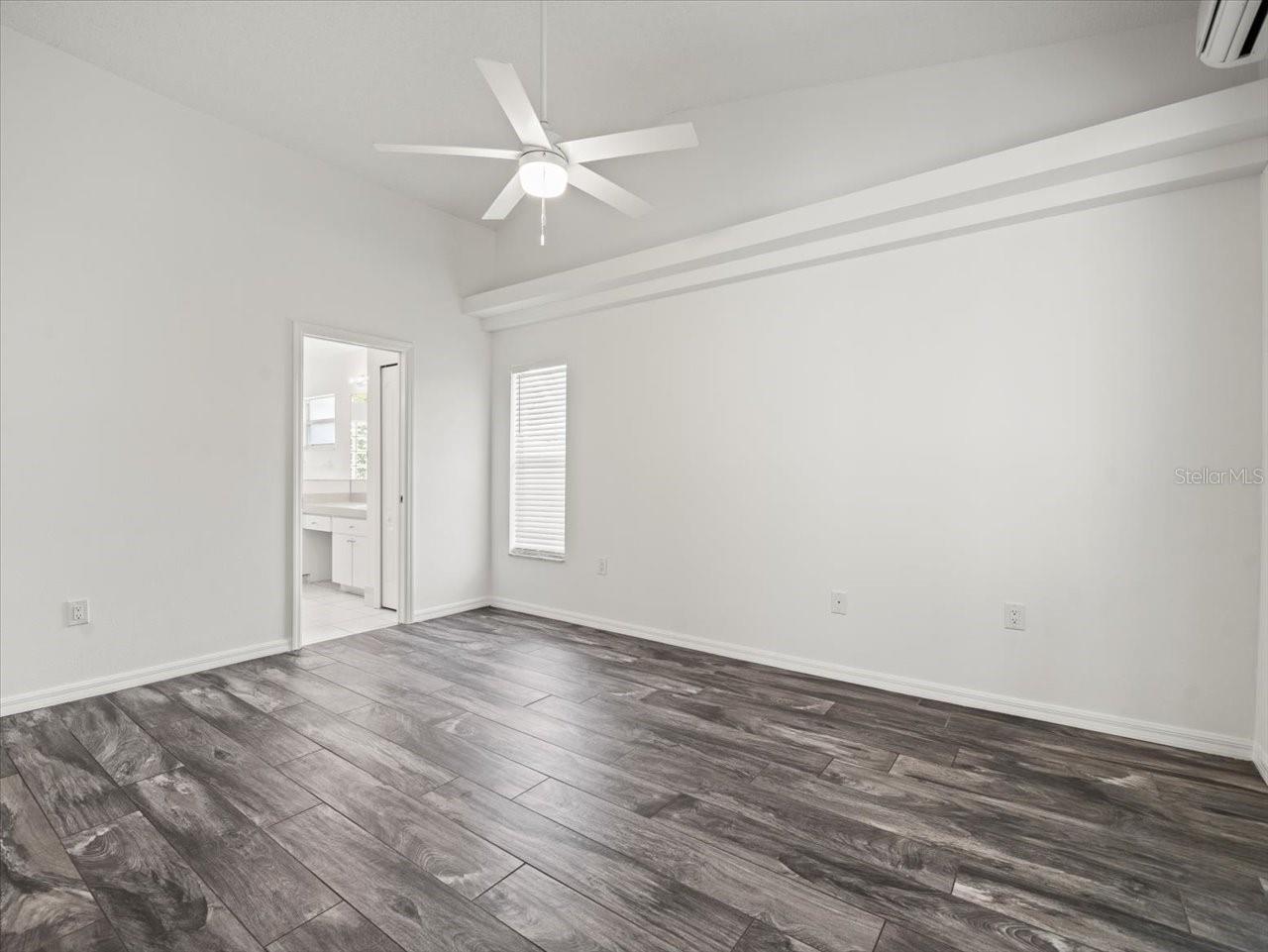 Image 17 of 70 For 15430 Oakcrest Circle