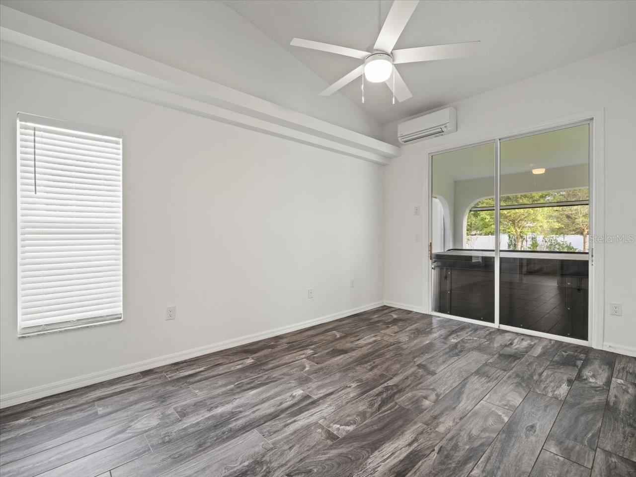 Image 18 of 70 For 15430 Oakcrest Circle