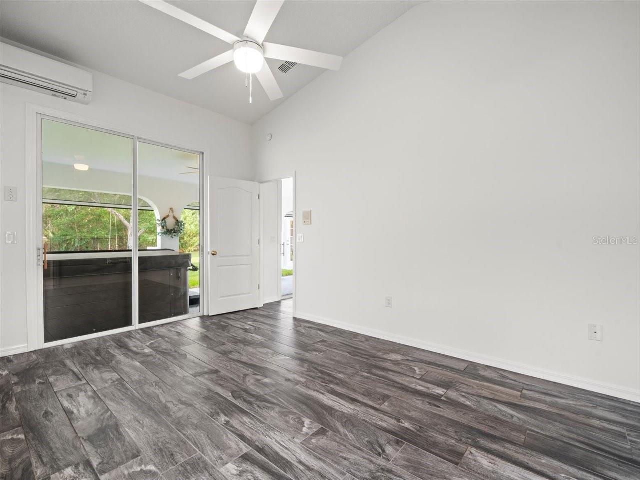 Image 19 of 70 For 15430 Oakcrest Circle