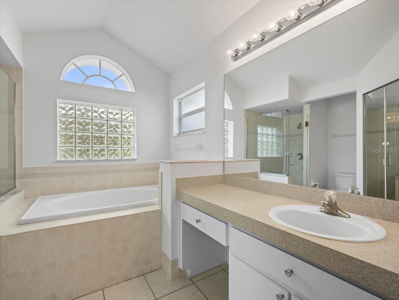 Image 20 of 70 For 15430 Oakcrest Circle