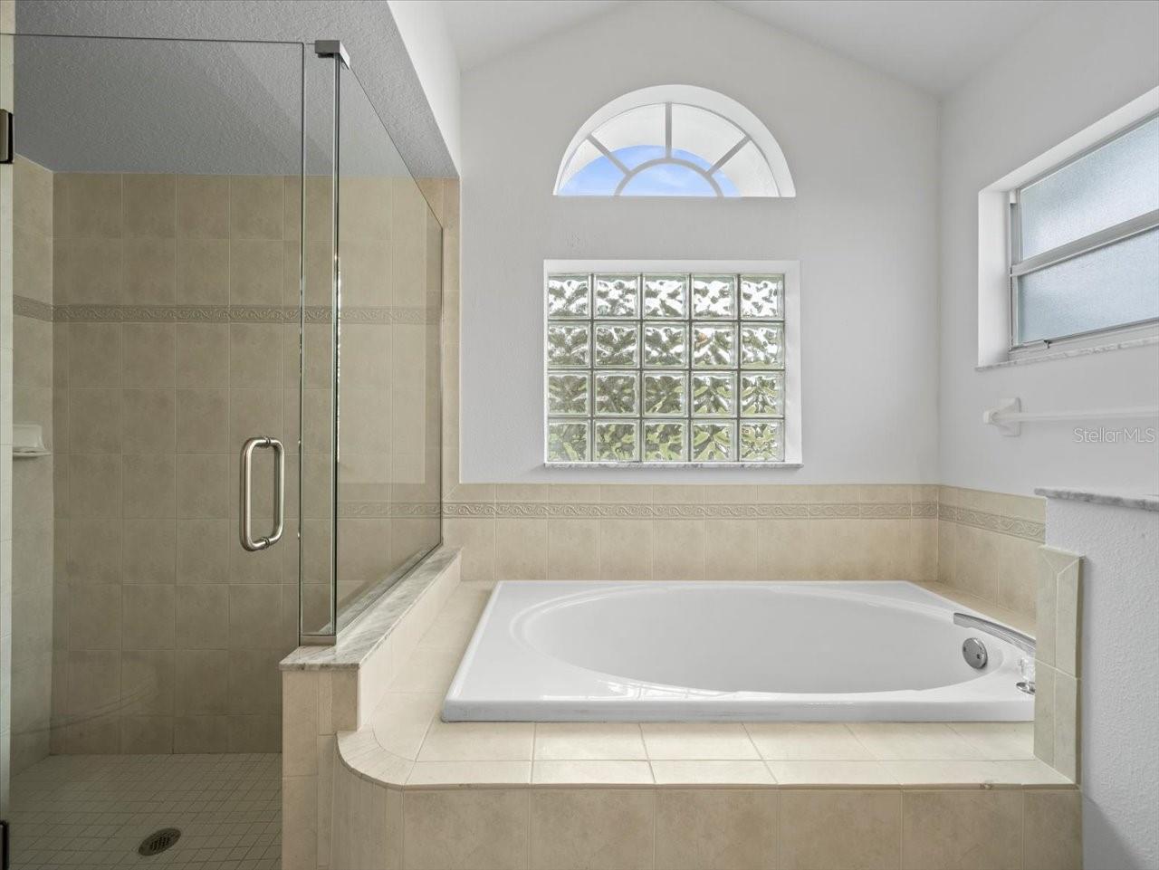 Image 21 of 70 For 15430 Oakcrest Circle