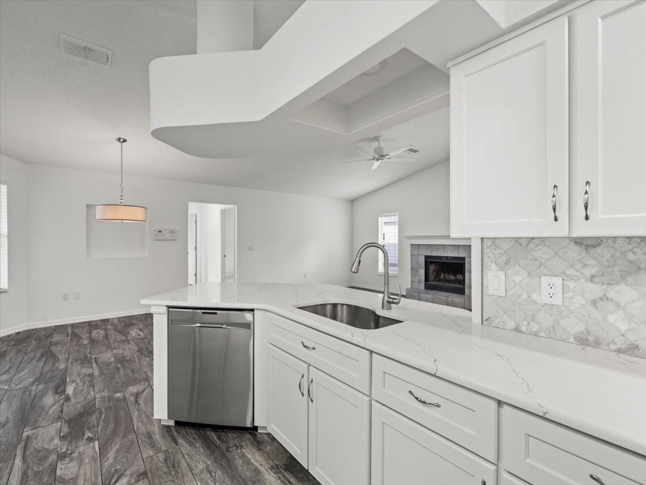 Image 26 of 70 For 15430 Oakcrest Circle