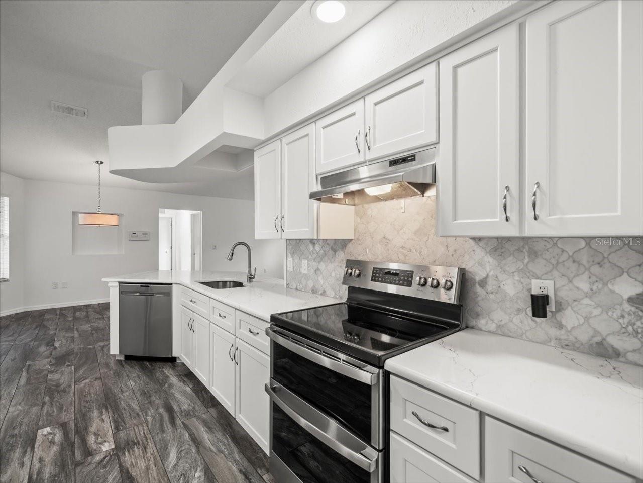 Image 27 of 70 For 15430 Oakcrest Circle