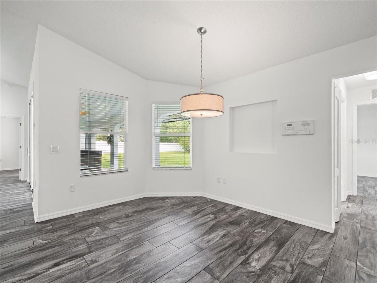 Image 29 of 70 For 15430 Oakcrest Circle