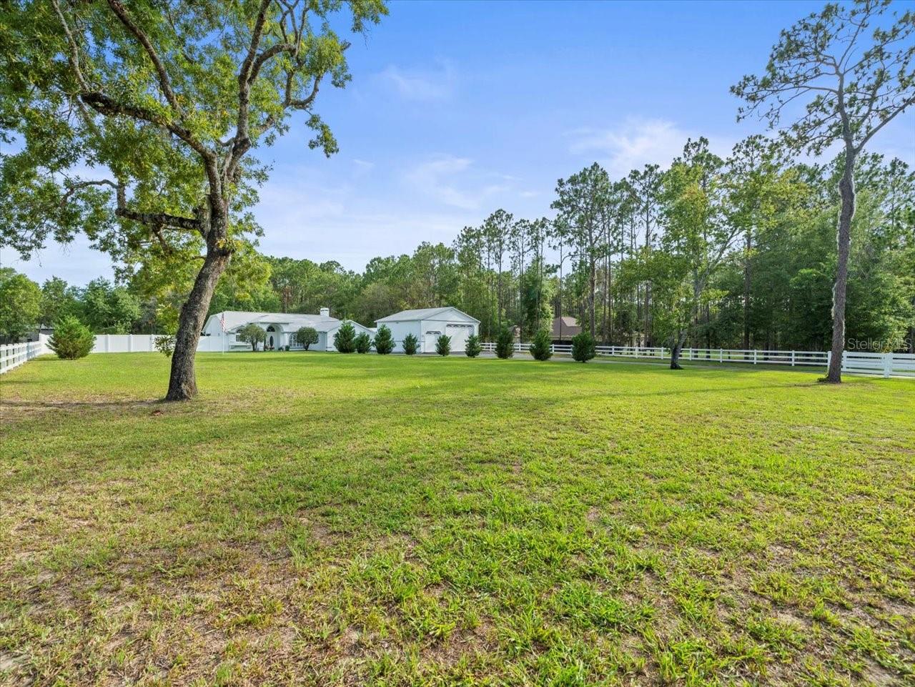 Image 3 of 70 For 15430 Oakcrest Circle