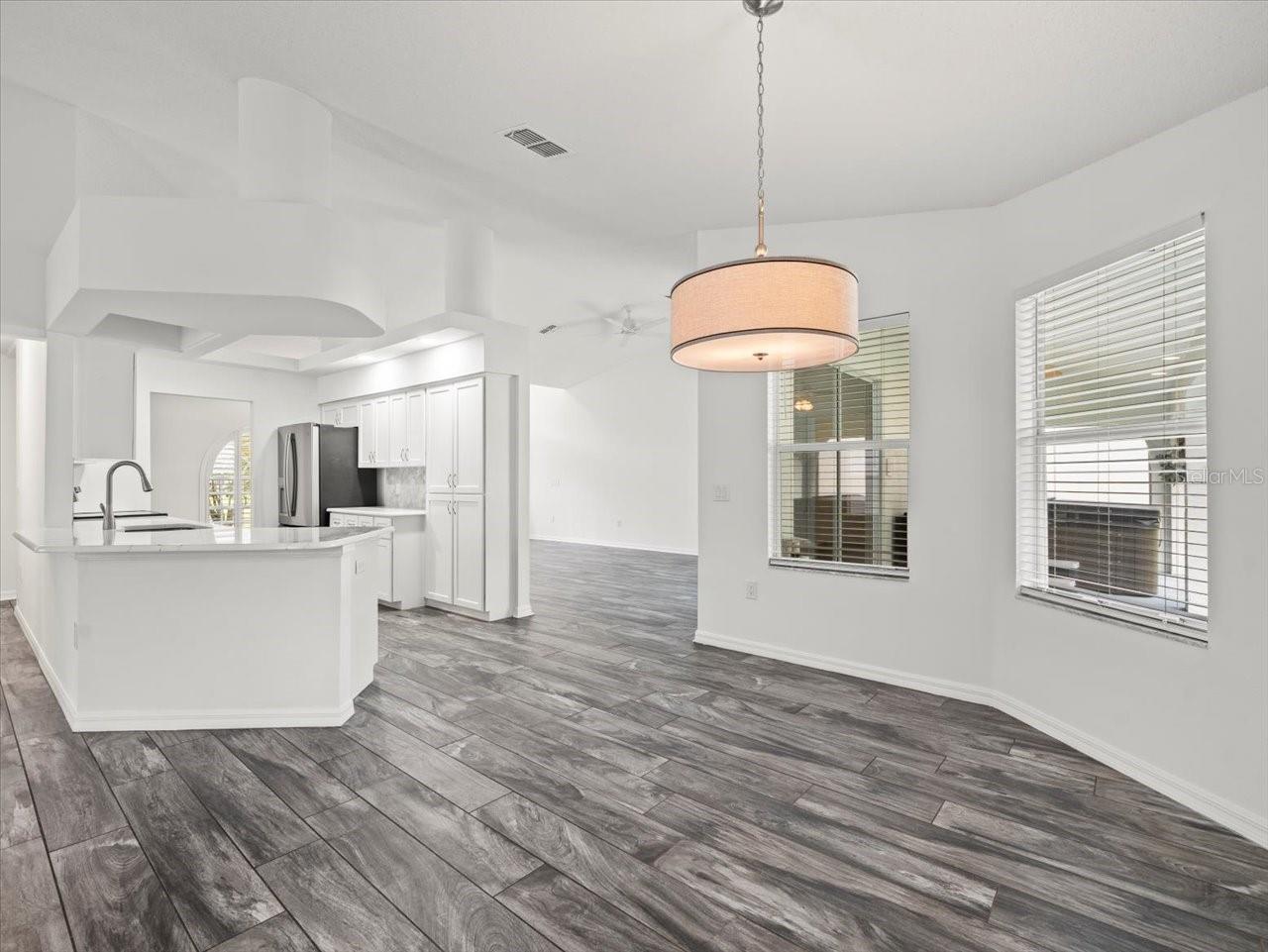 Image 30 of 70 For 15430 Oakcrest Circle