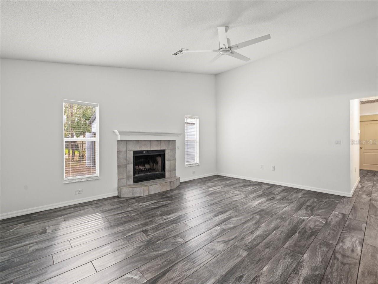 Image 31 of 70 For 15430 Oakcrest Circle