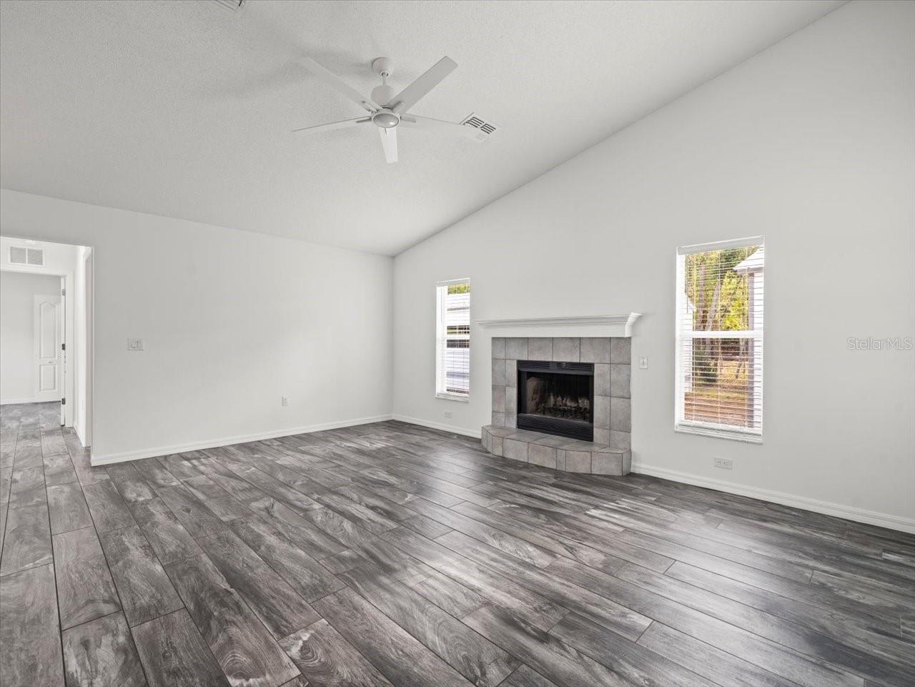 Image 32 of 70 For 15430 Oakcrest Circle