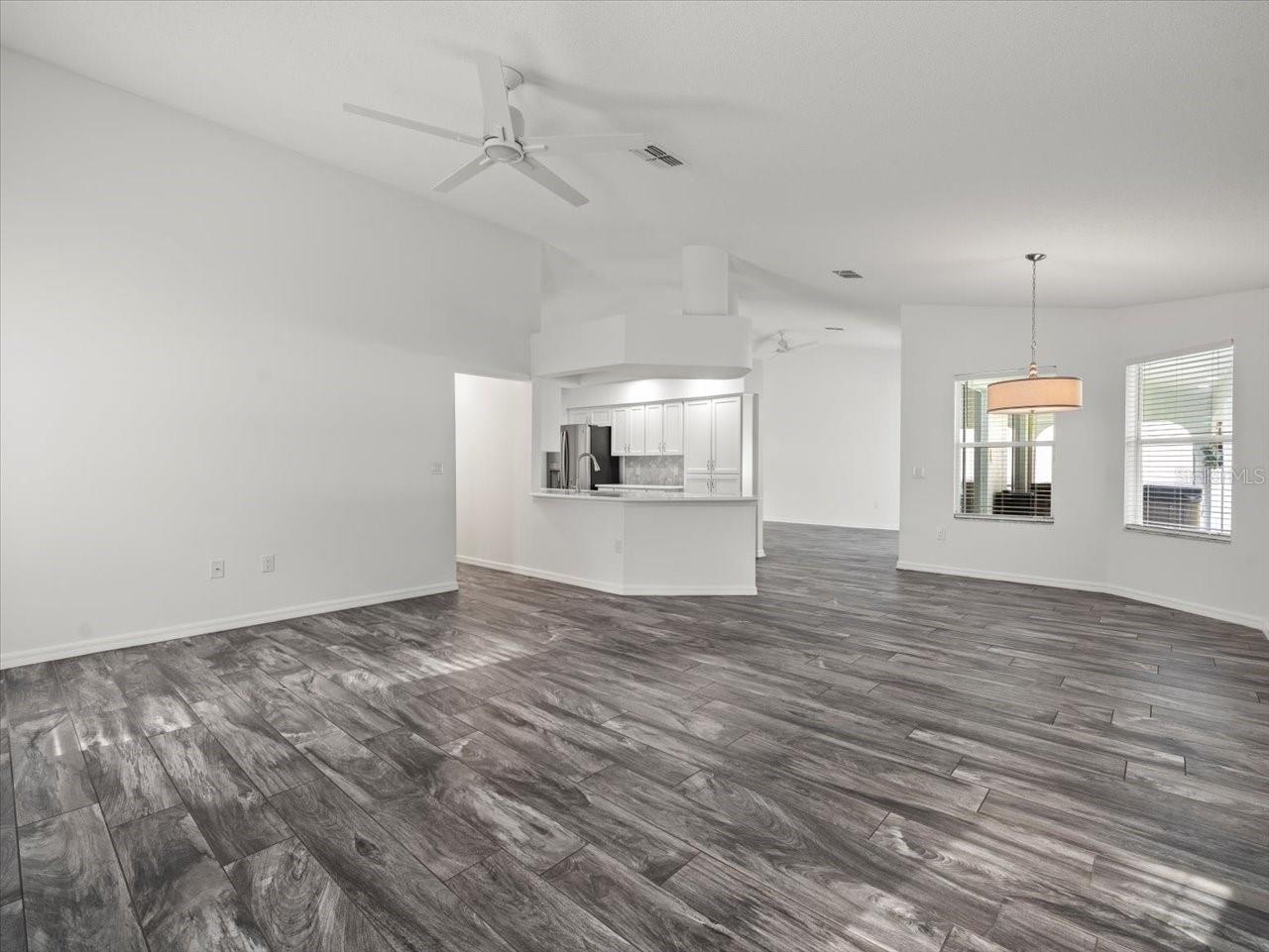 Image 34 of 70 For 15430 Oakcrest Circle