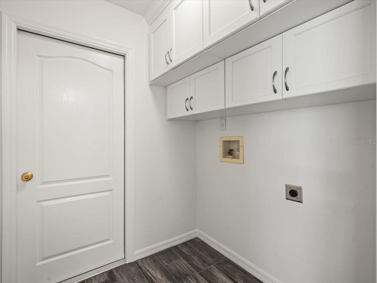 Image 35 of 70 For 15430 Oakcrest Circle