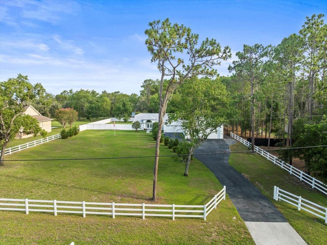 Image 4 of 70 For 15430 Oakcrest Circle
