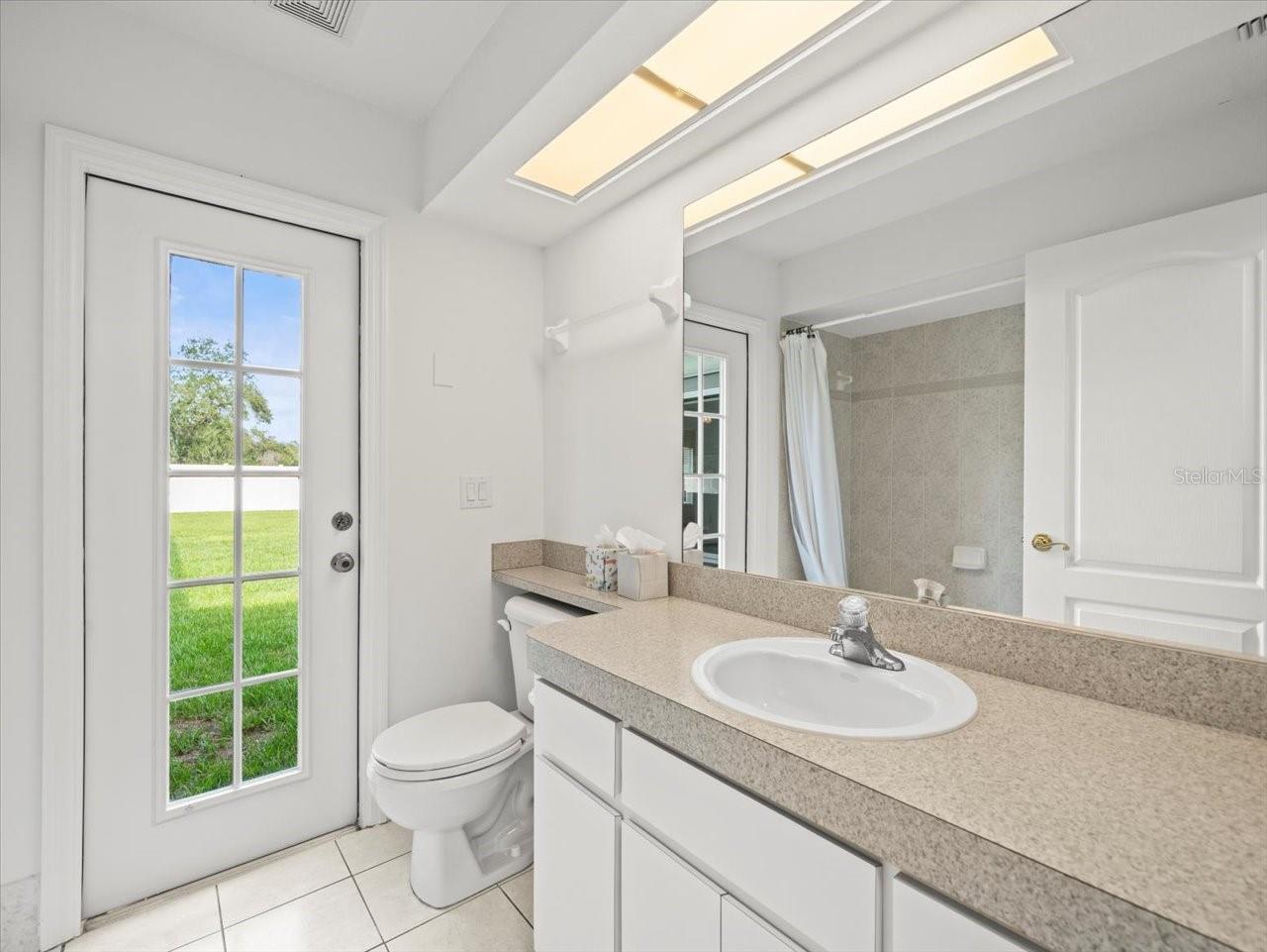 Image 40 of 70 For 15430 Oakcrest Circle