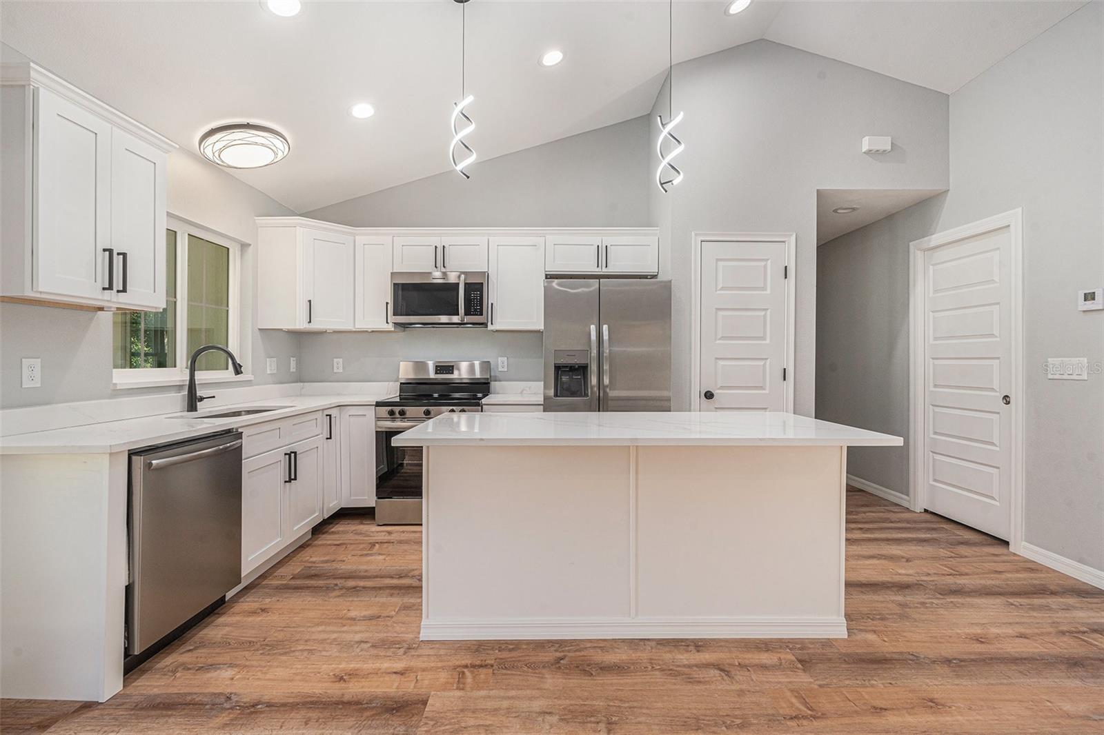 Listing photo id 8 for 7948 Santos Drive