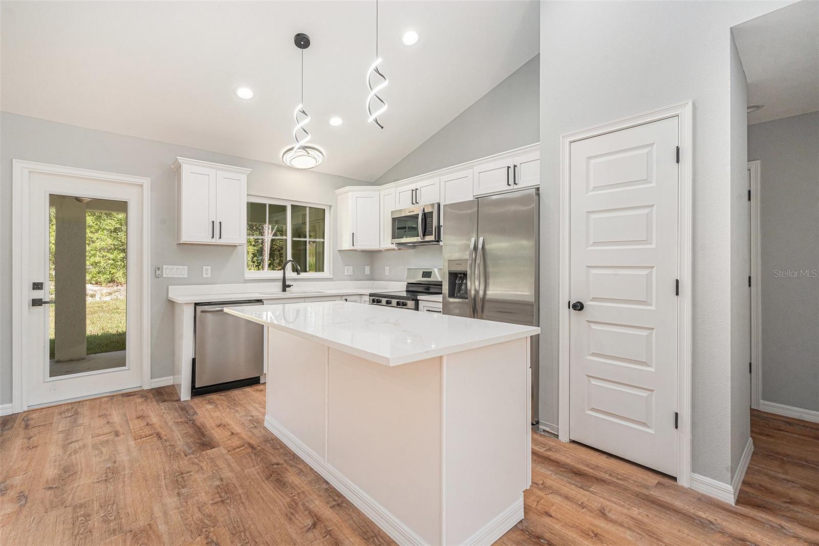 Listing photo id 10 for 7948 Santos Drive