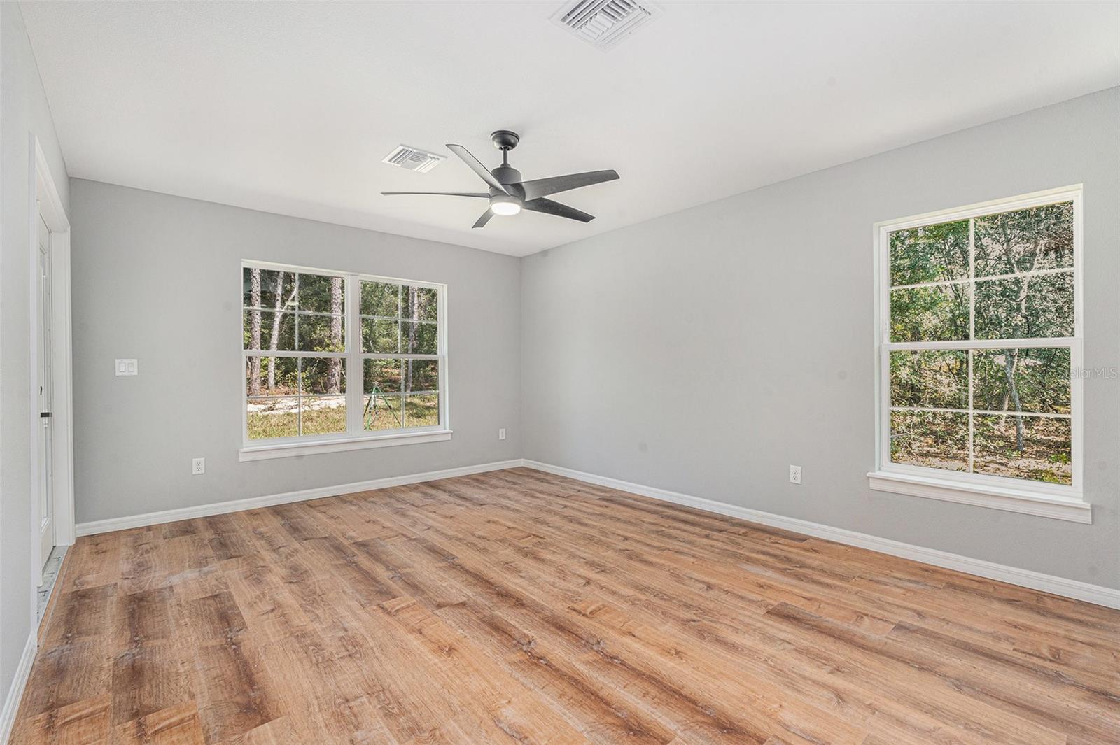 Listing photo id 11 for 7948 Santos Drive