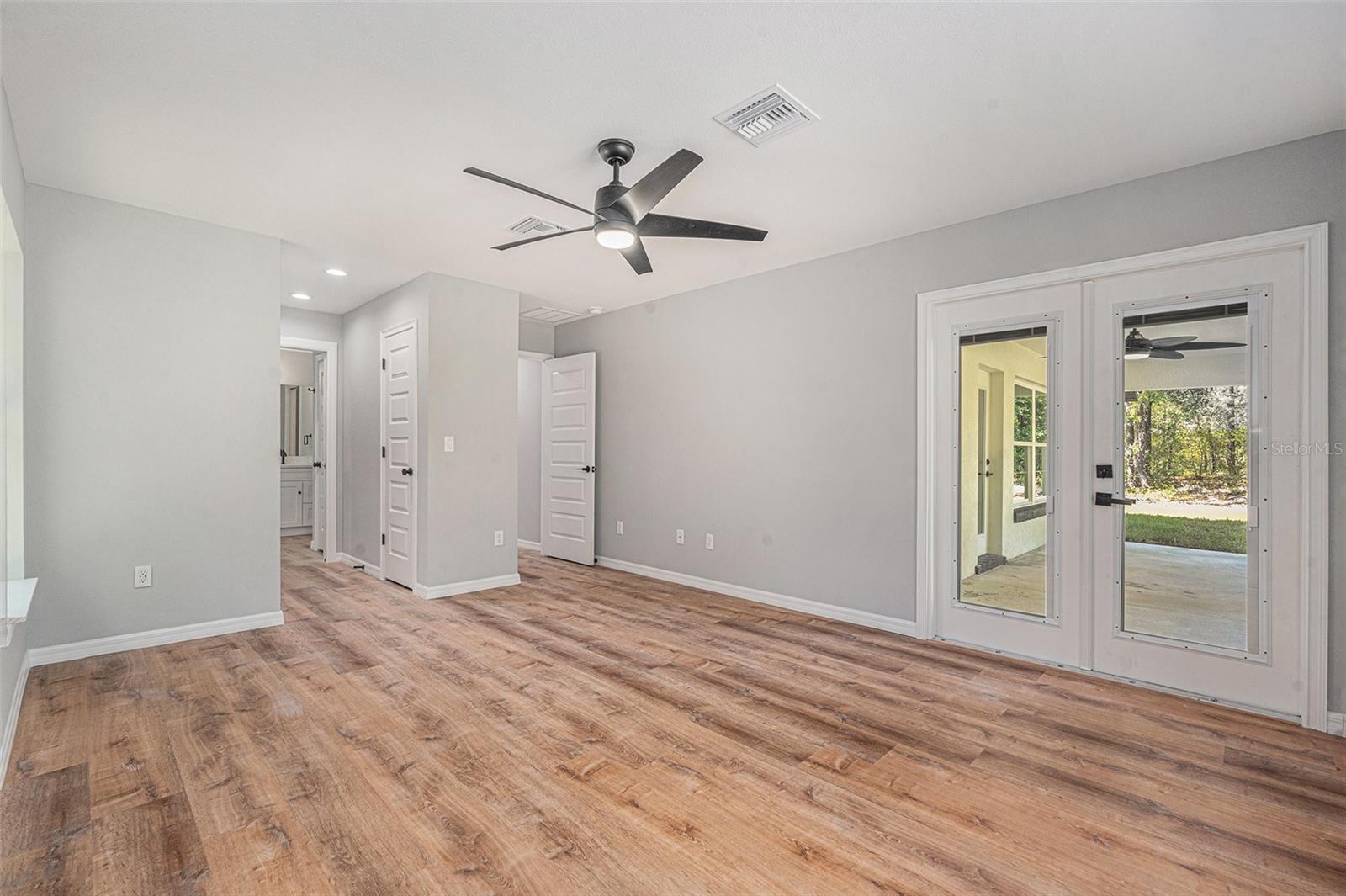 Listing photo id 12 for 7948 Santos Drive