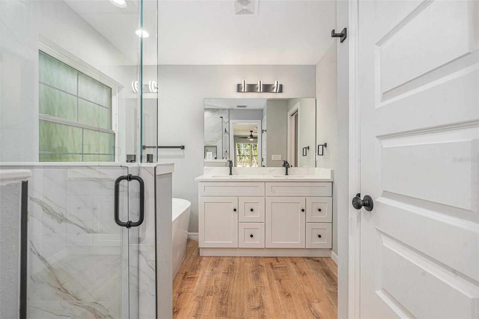 Listing photo id 14 for 7948 Santos Drive