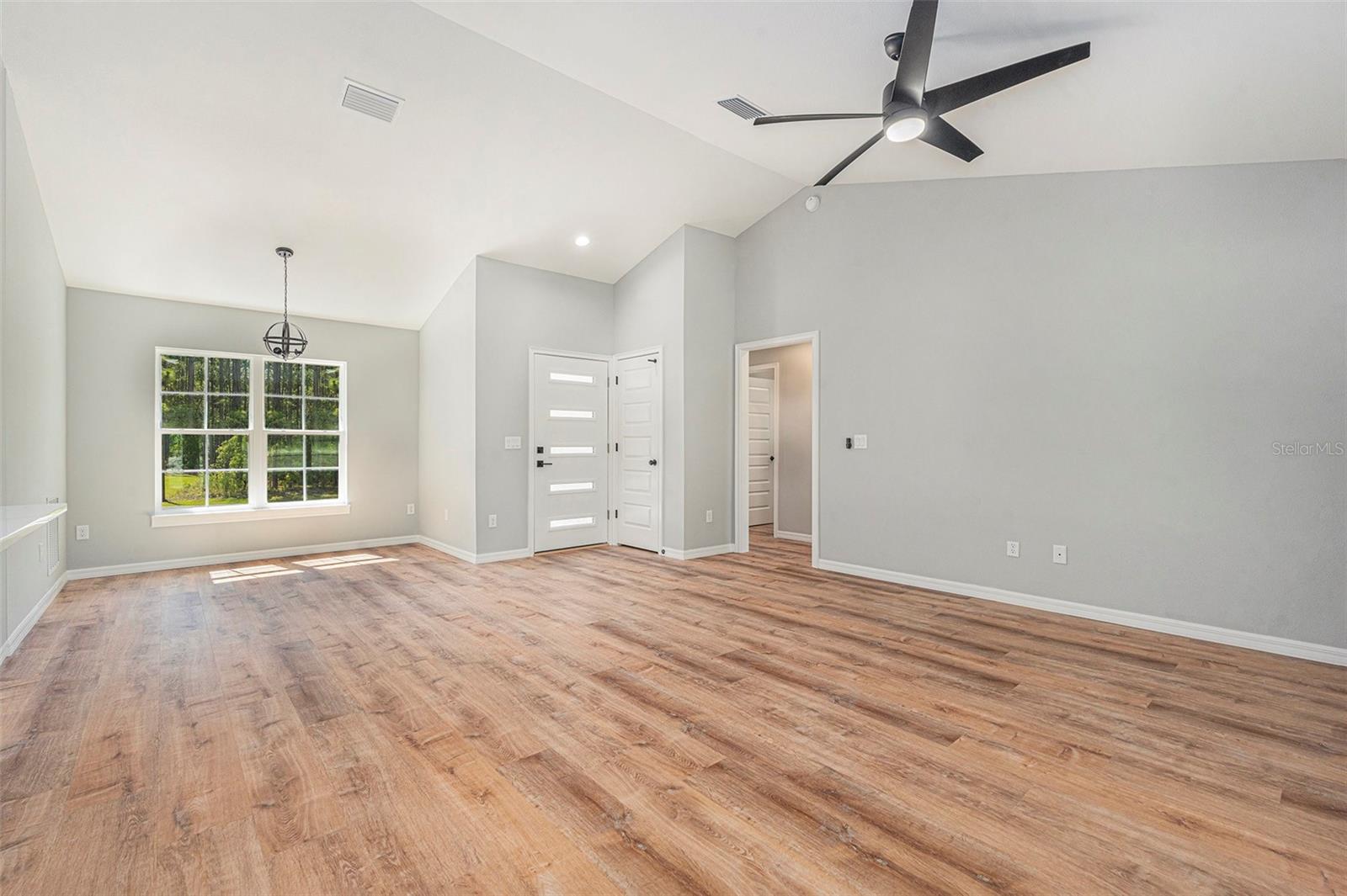 Listing photo id 4 for 7948 Santos Drive