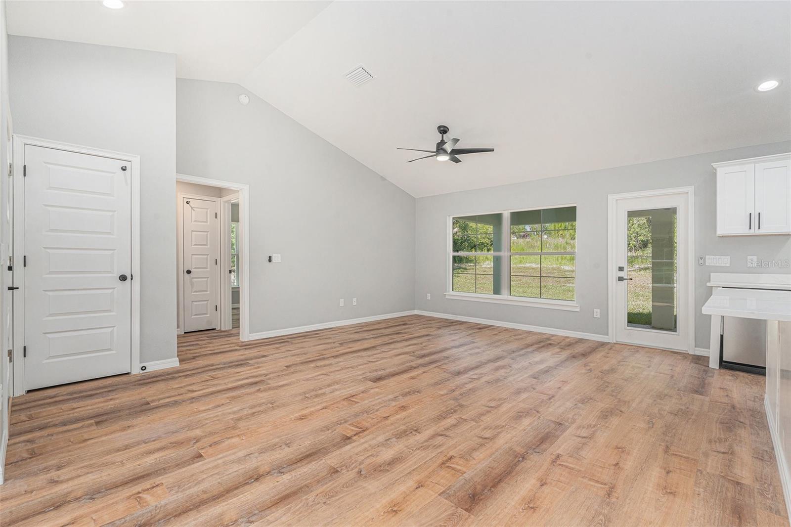 Listing photo id 5 for 7948 Santos Drive