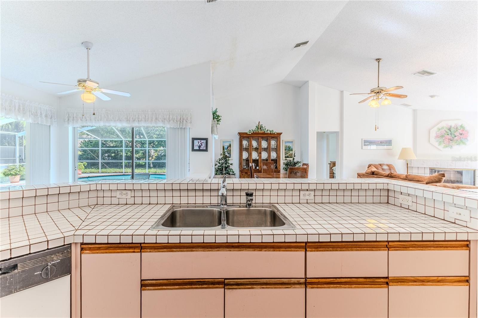 Image 23 of 53 For 10285 Rosetti Court