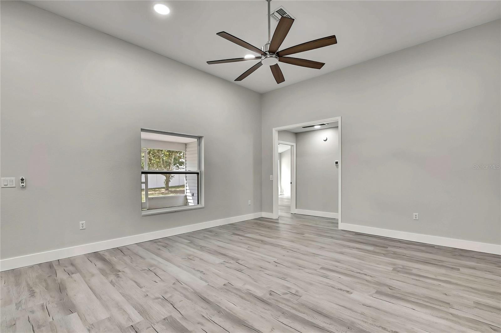 Listing photo id 8 for 4360 Talco Avenue
