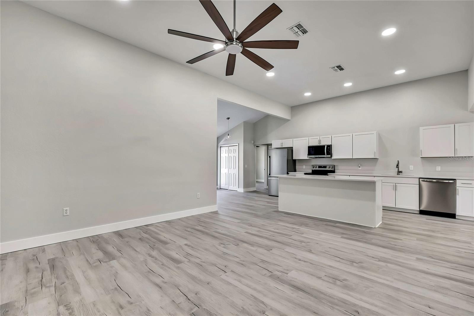 Listing photo id 10 for 4360 Talco Avenue