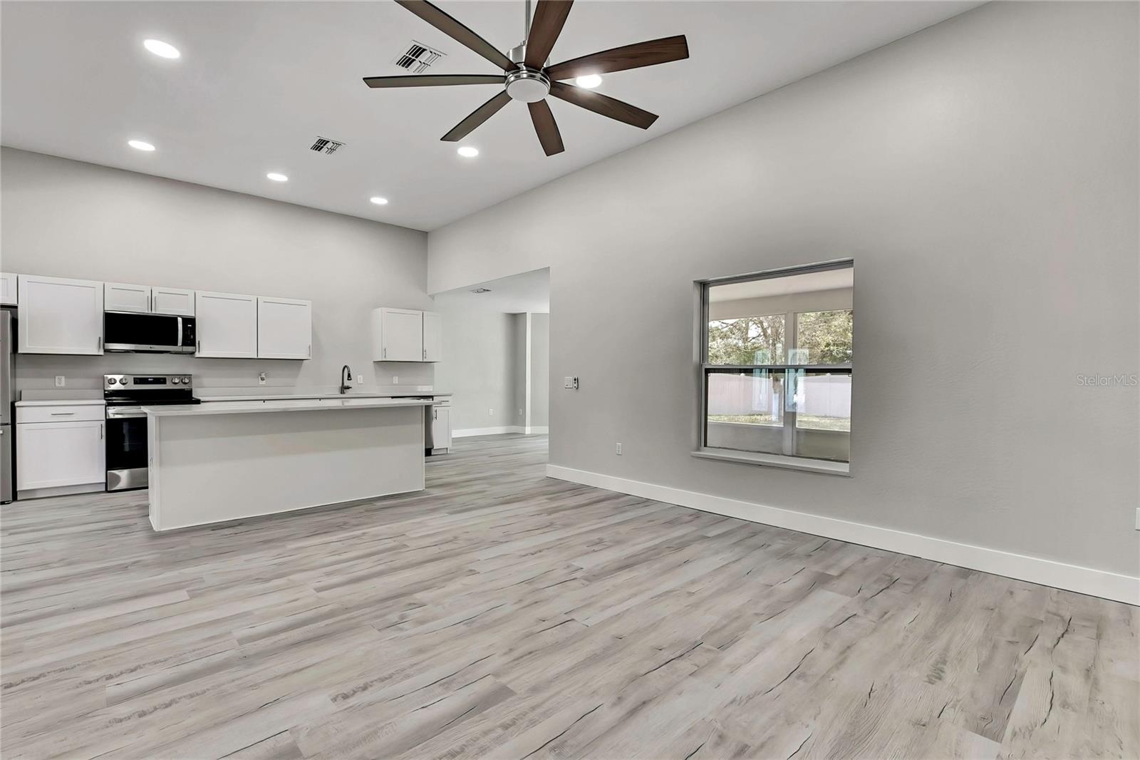 Listing photo id 12 for 4360 Talco Avenue